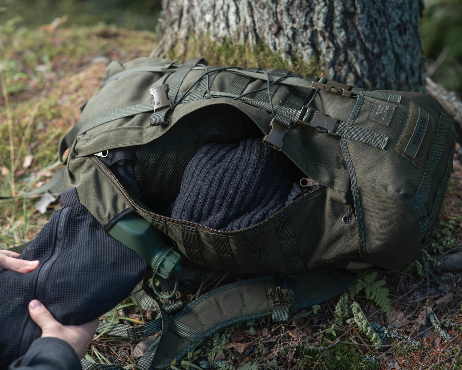 Jääkäri M has a super handy side access, so you can get to the items backed at the bottom with ease.